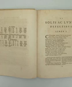 Knjiga De solis ac lunae defectibus libri V autor Ruđer Josip Bošković