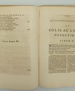 Knjiga De solis ac lunae defectibus libri V autor Ruđer Josip Bošković