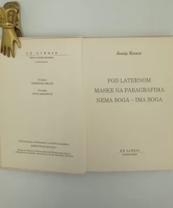 Pod laternom / Maske na paragrafima / Nema Boga - ima Boga