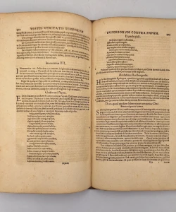 Catalogvs Testium ueritatis, qui ante nostram aetatem Pontifici Romano, eiusque erroribus reclamarunt, iam denuo longe quam antea, & emendatior & auctior editus: Opus uaria rerum, hoc praeser